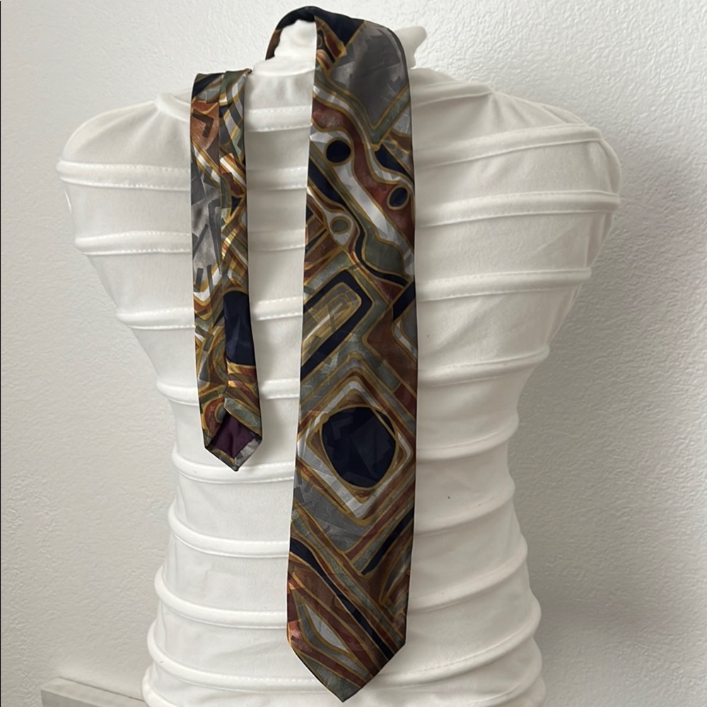 Geometric Patterned Tie